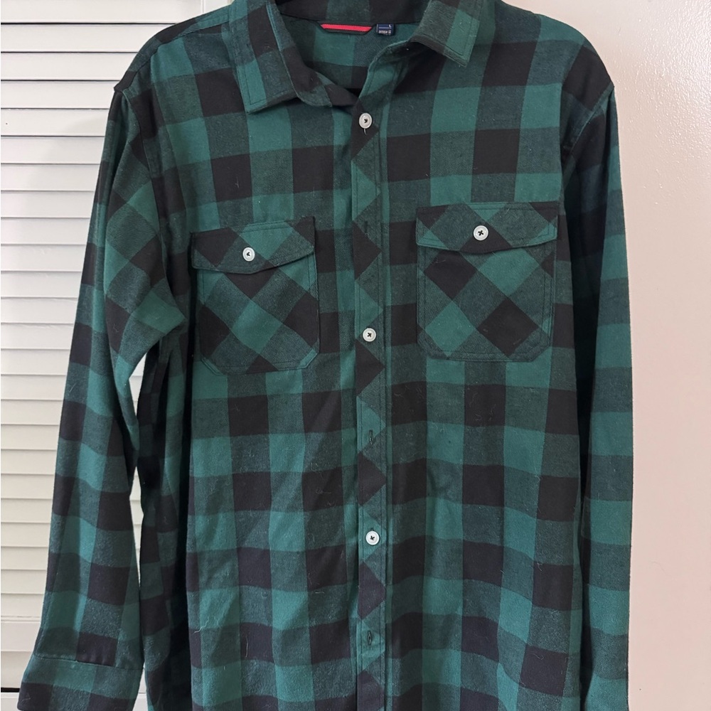 Men's Green and Black Plaid Button-Down Shirt - Casual Long Sleeve